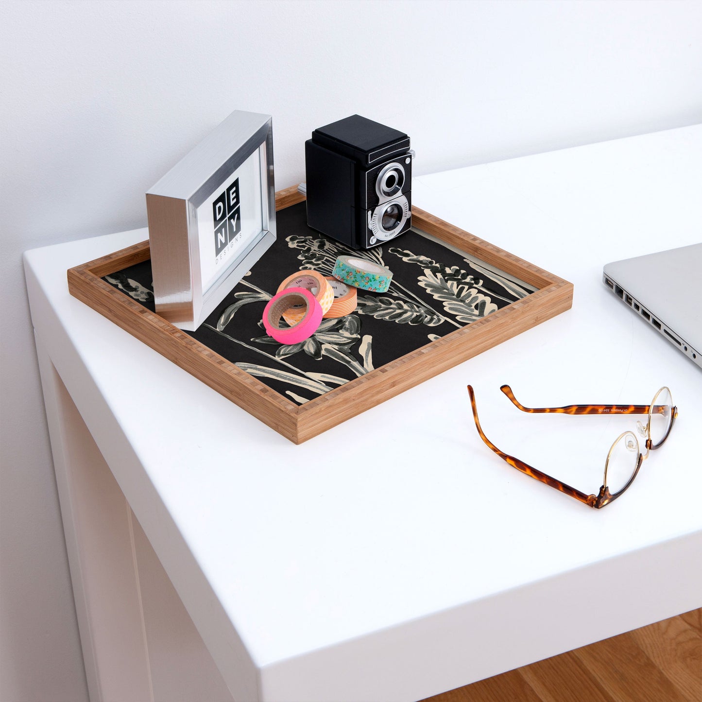 ThingDesign Minimalist wildflowers 3 Square Tray