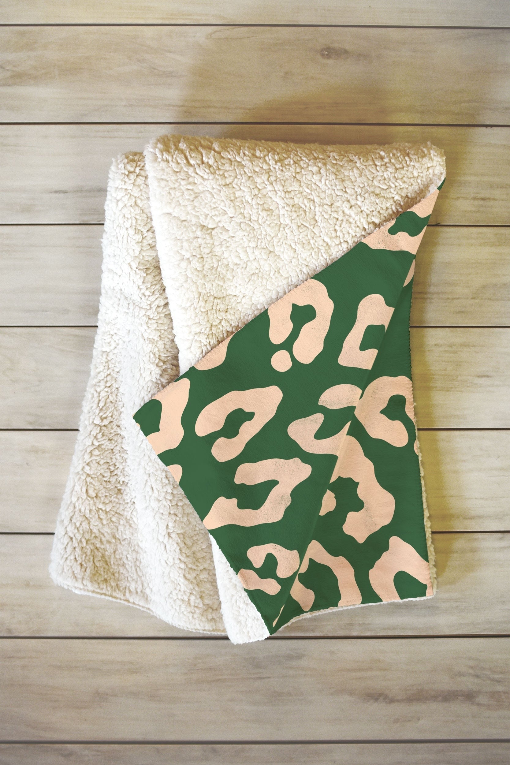Avenie BR Cheetah Print In Green Fleece Throw Blanket