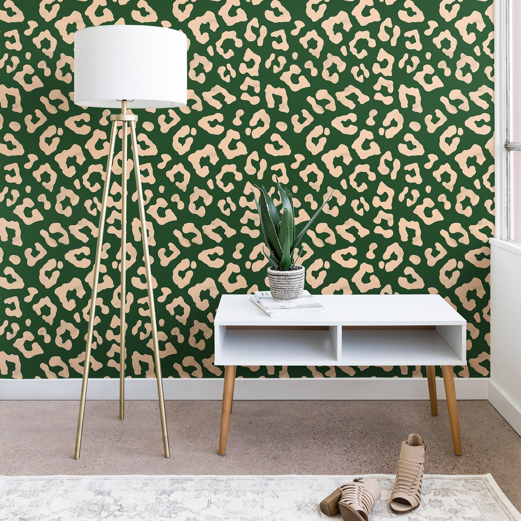 Avenie BR Cheetah Print In Green Wallpaper