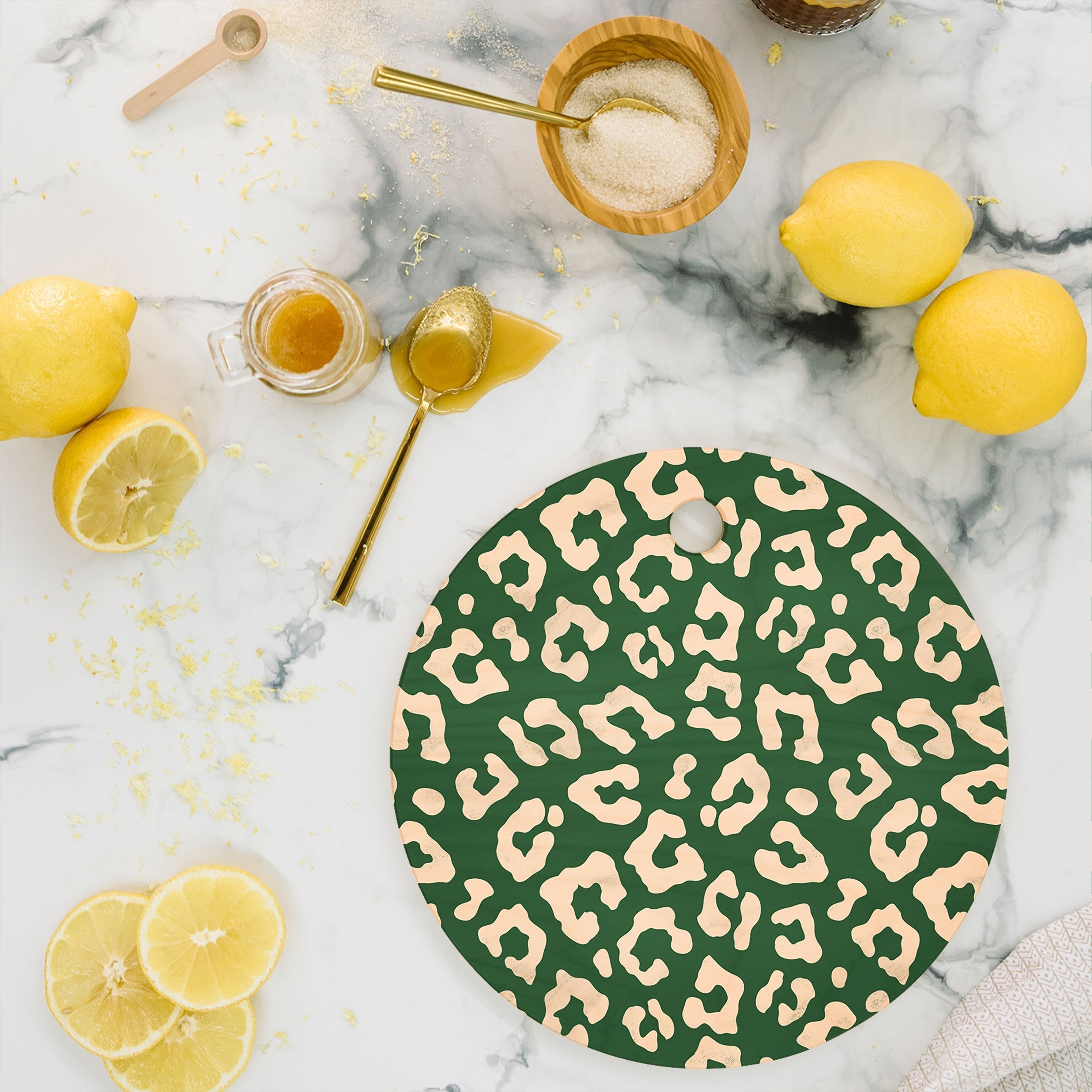 Avenie BR Cheetah Print In Green Cutting Board Round