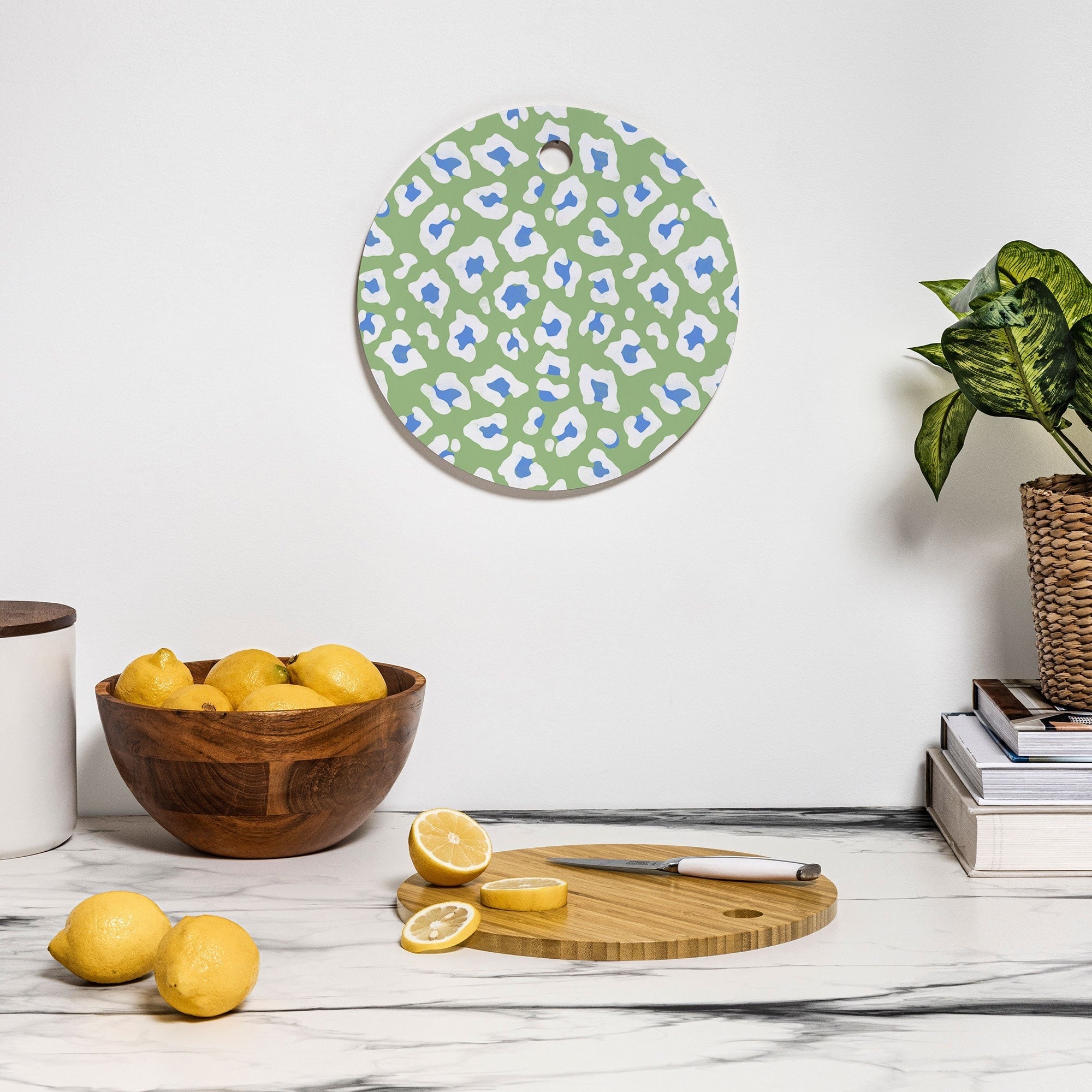 Avenie BR Cheetah Print Cutting Board Round
