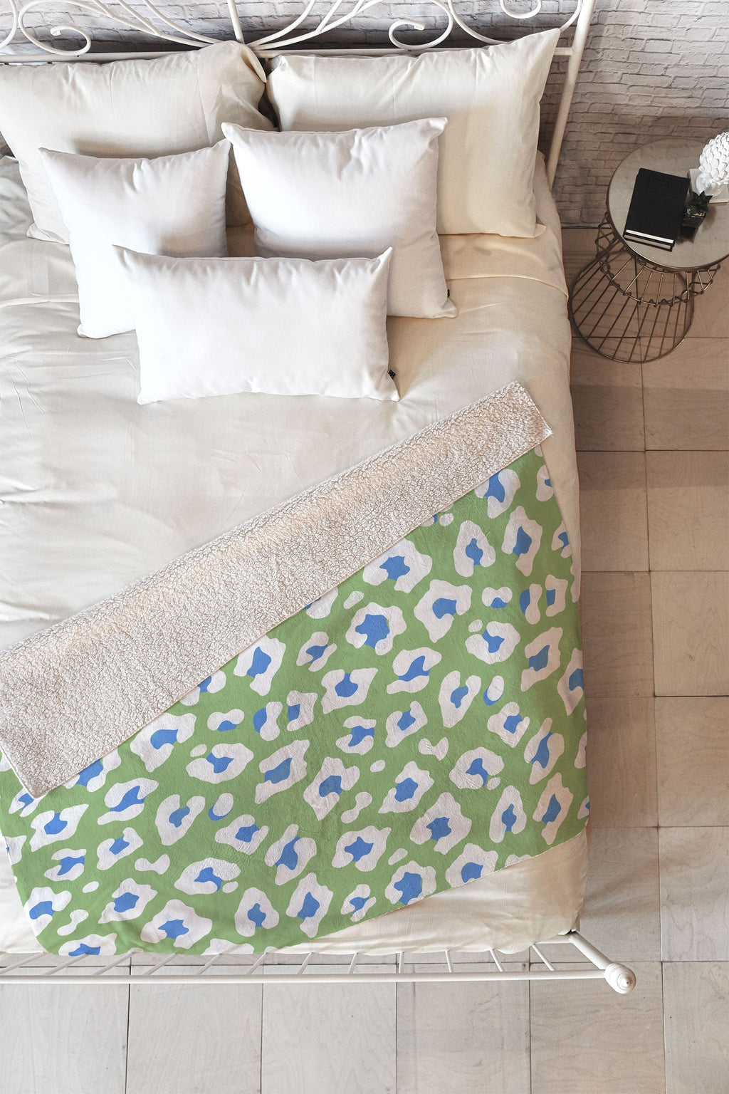 Avenie BR Cheetah Print Fleece Throw Blanket