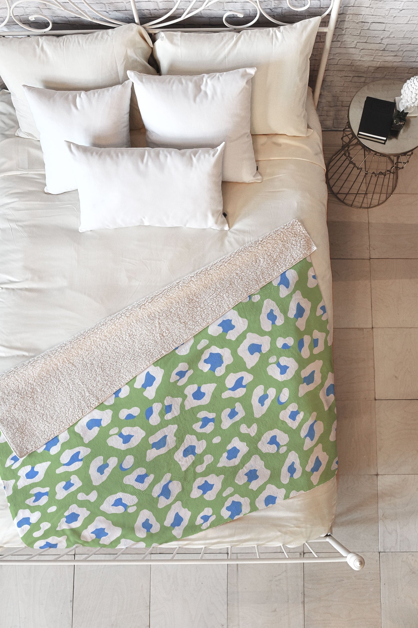 Avenie BR Cheetah Print Fleece Throw Blanket