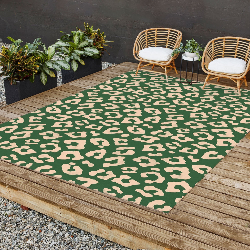 Avenie BR Cheetah Print In Green Outdoor Rug