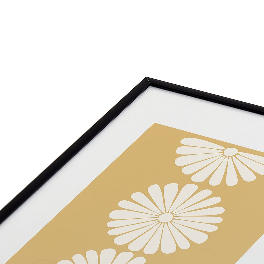 Colour Poems Retro Daisy XXIV Metal Framed Art Print
