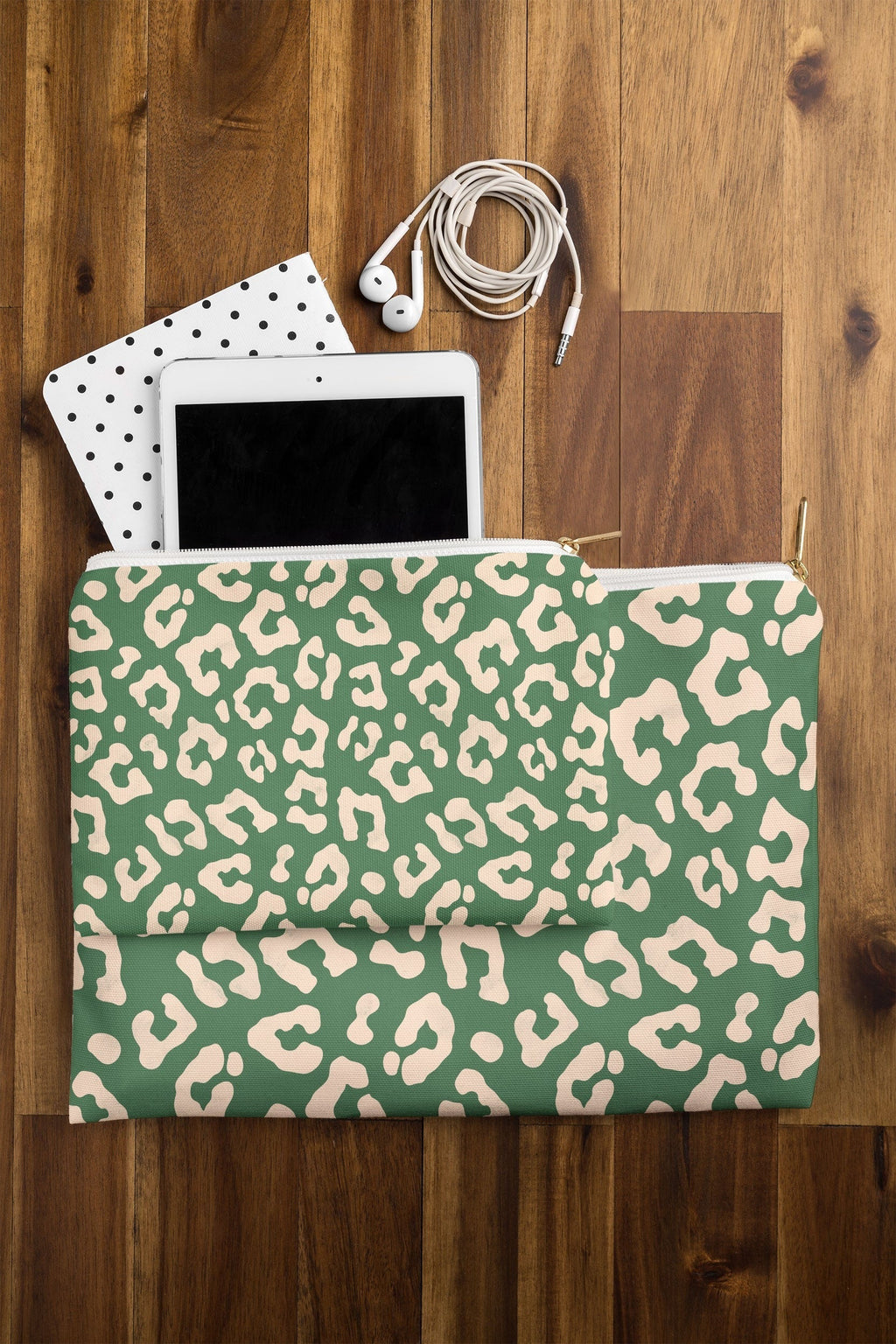 Avenie BR Cheetah Print In Green Pouch