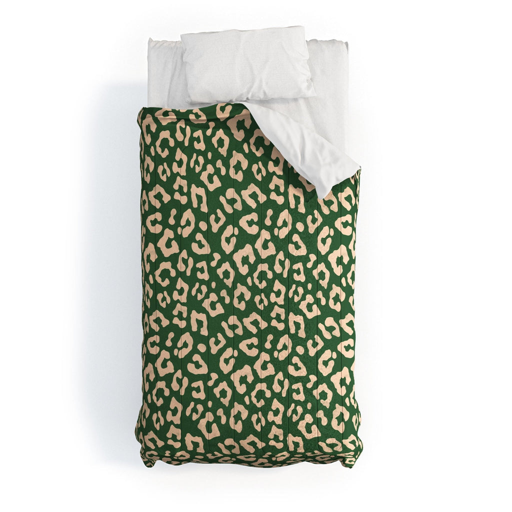 Avenie BR Cheetah Print In Green Comforter