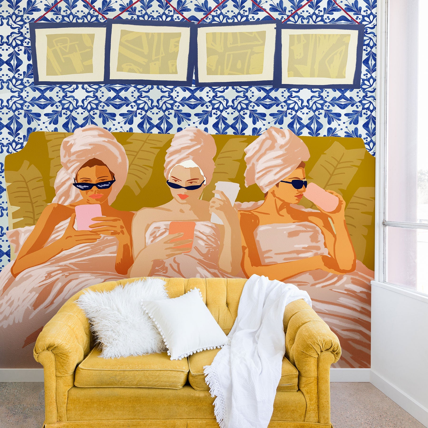 83 Oranges Ladies Only Club Wall Mural
