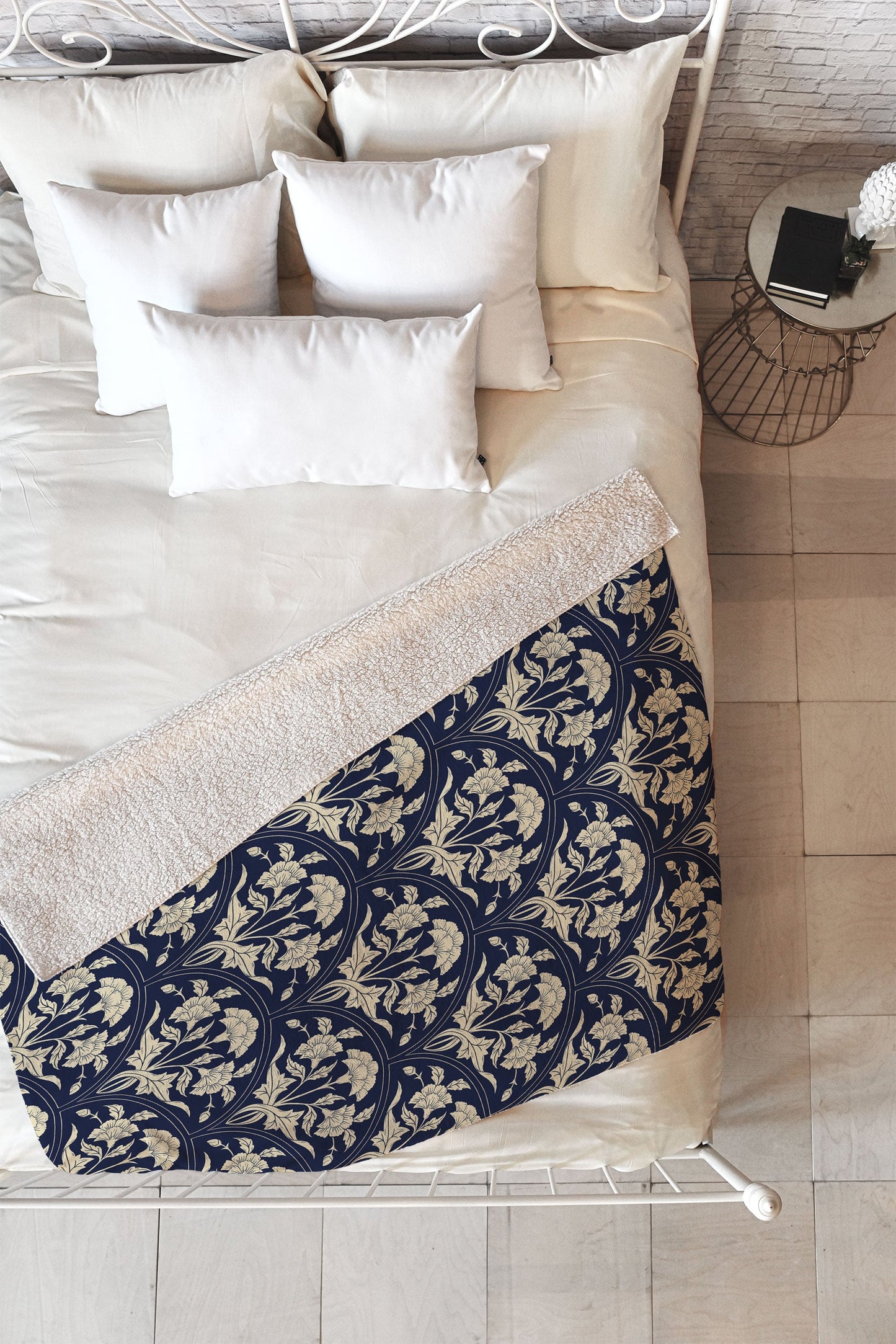 Avenie Victorian Botanical Cornflower Fleece Throw Blanket