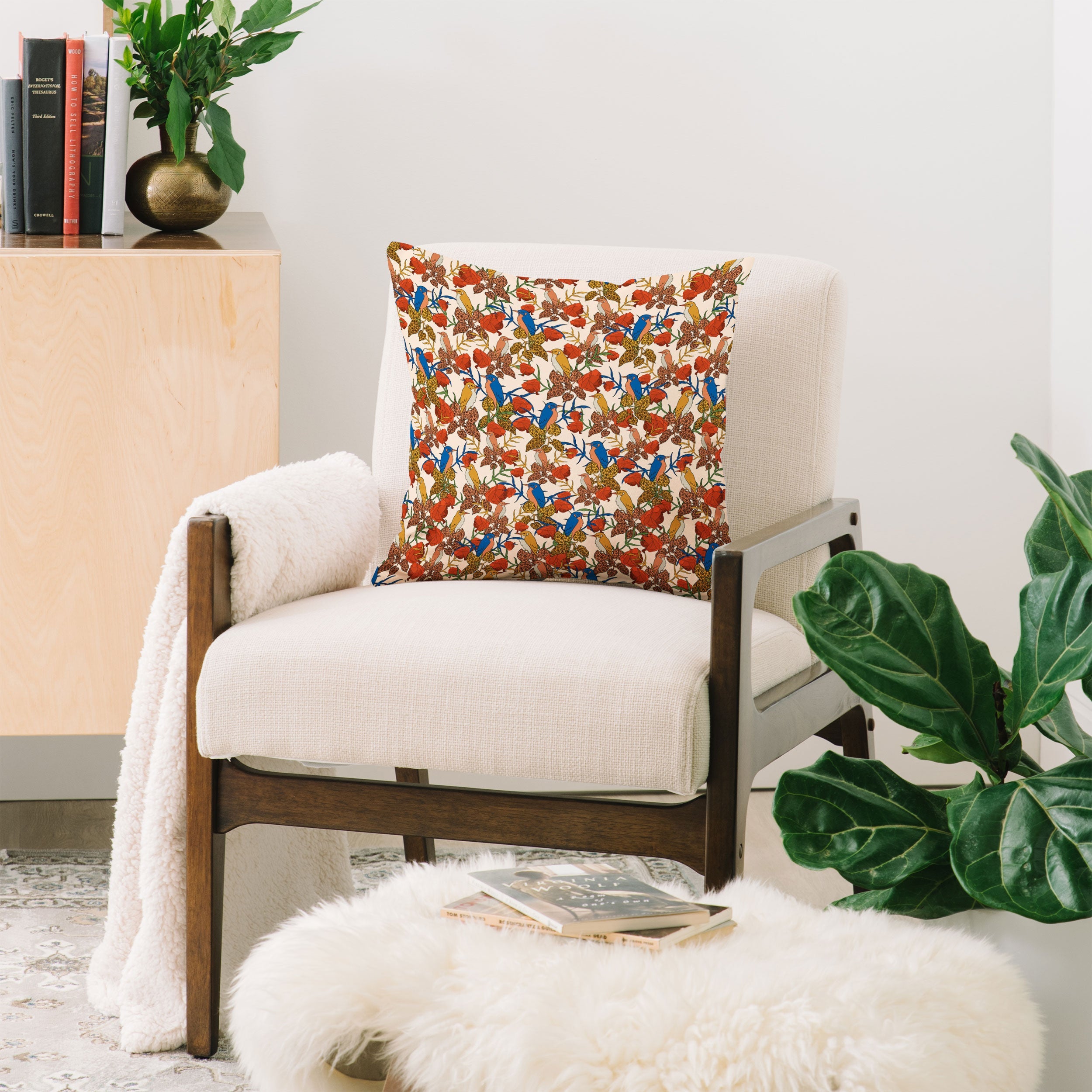 bárbara dantas Voler Throw Pillow