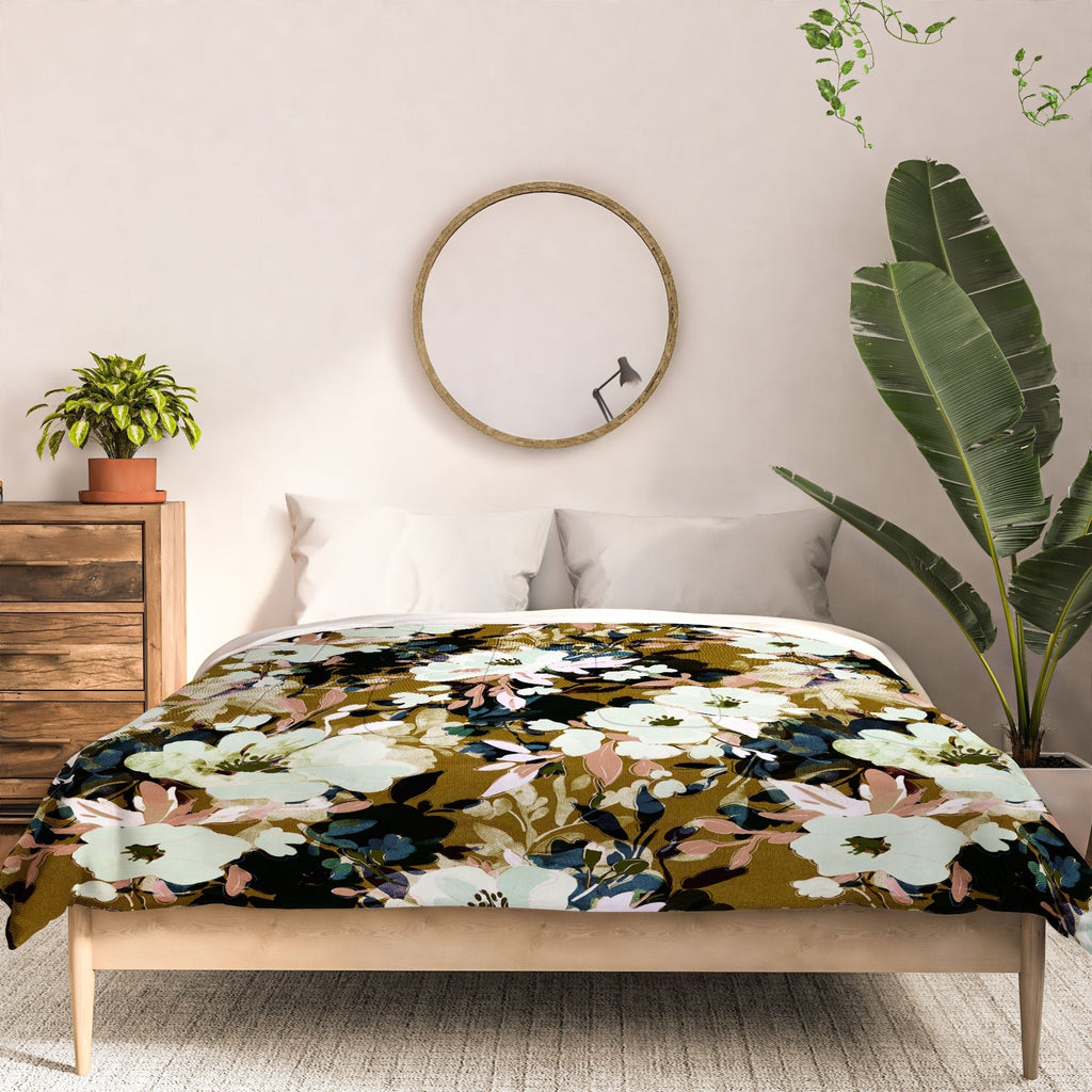 Marta Barragan Camarasa Romantic Floral Fusion Comforter