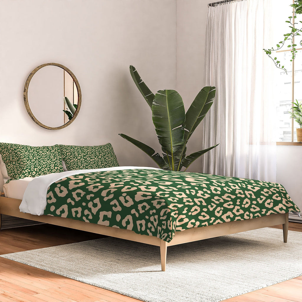 Avenie BR Cheetah Print In Green Comforter