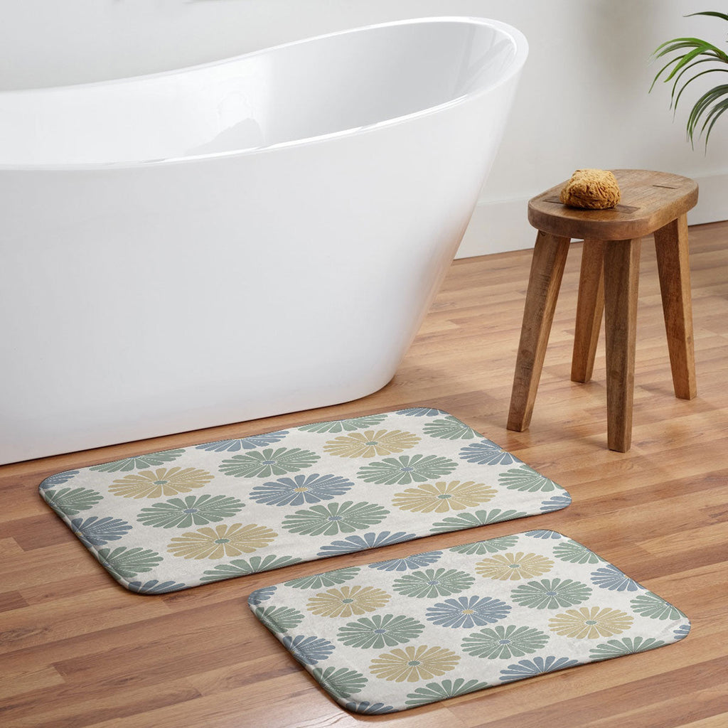 Colour Poems Daisy Pattern Multicolor I Memory Foam Bath Mat
