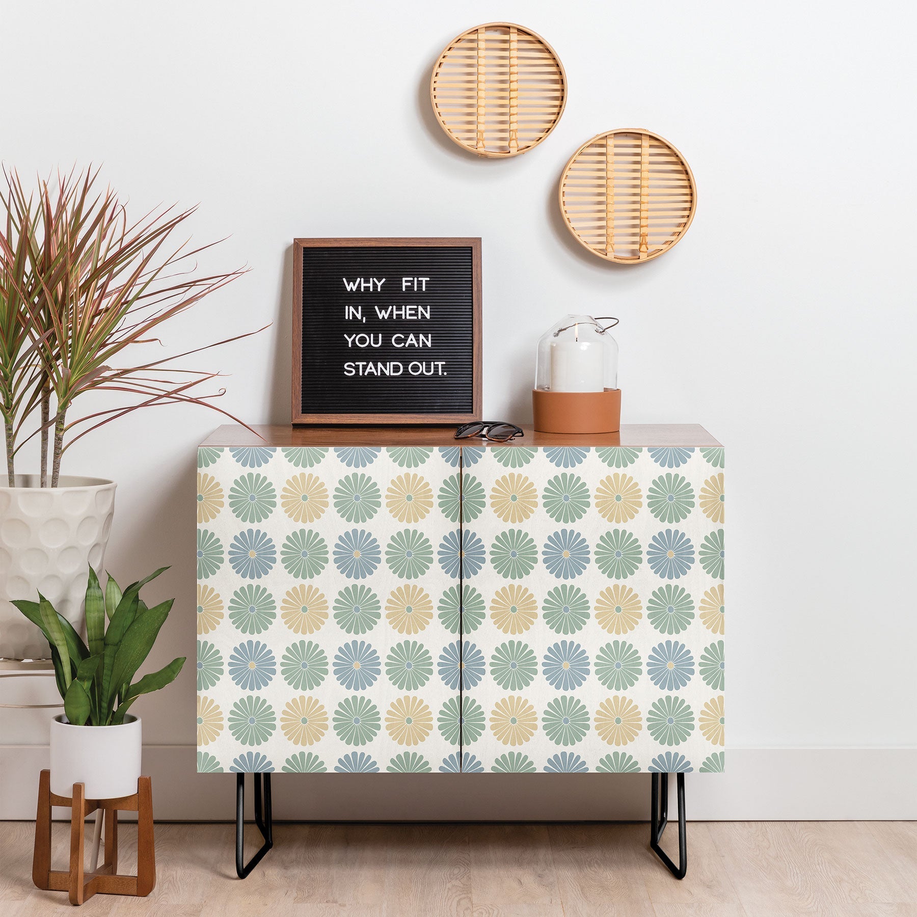 Colour Poems Daisy Pattern Multicolor I Credenza