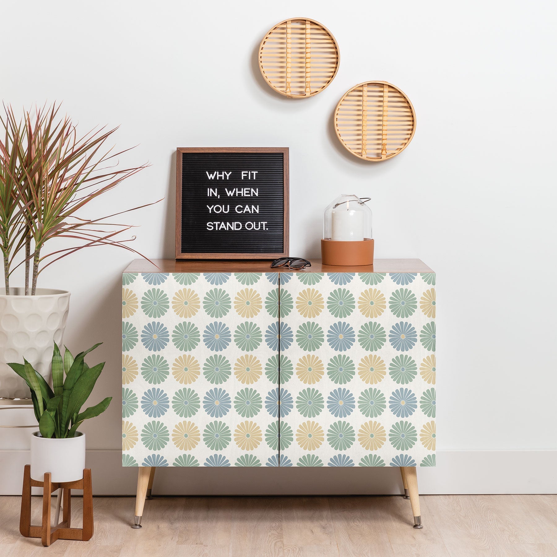 Colour Poems Daisy Pattern Multicolor I Credenza