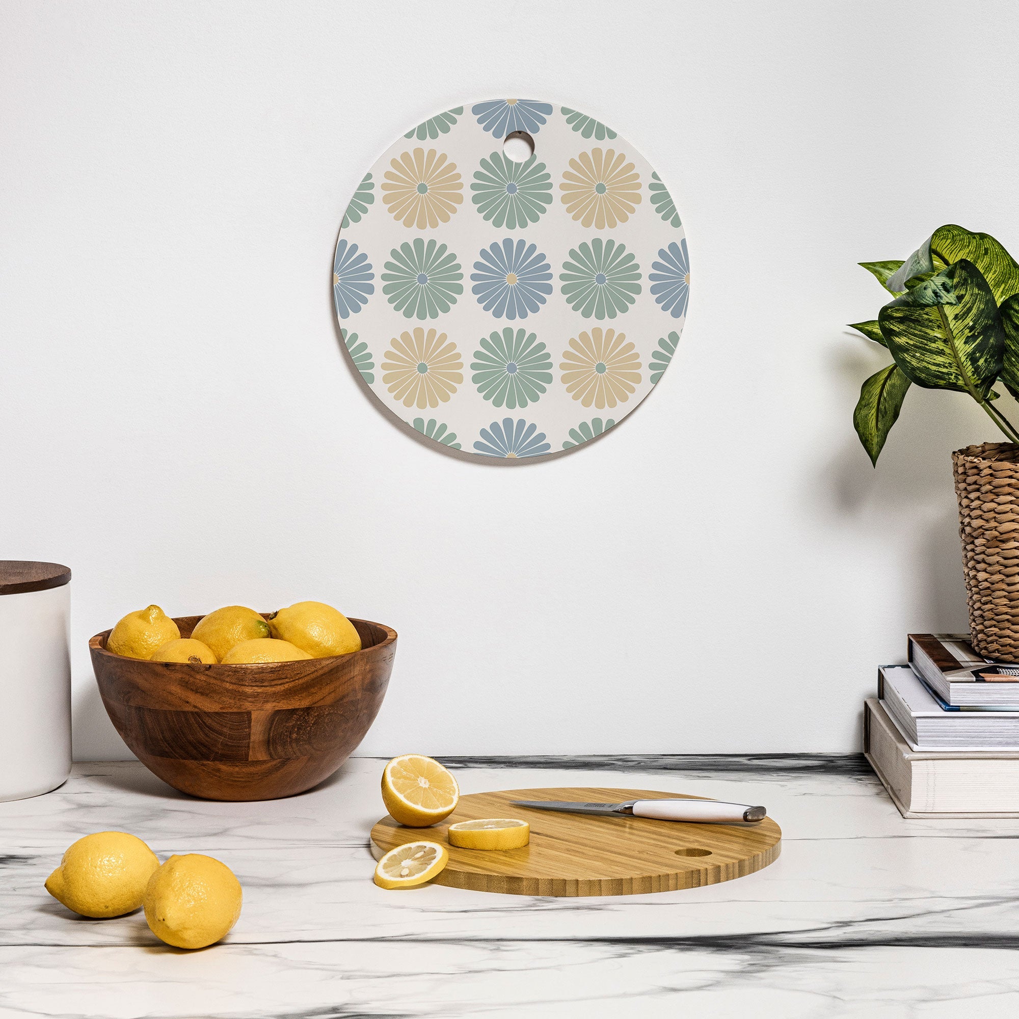 Colour Poems Daisy Pattern Multicolor I Cutting Board Round