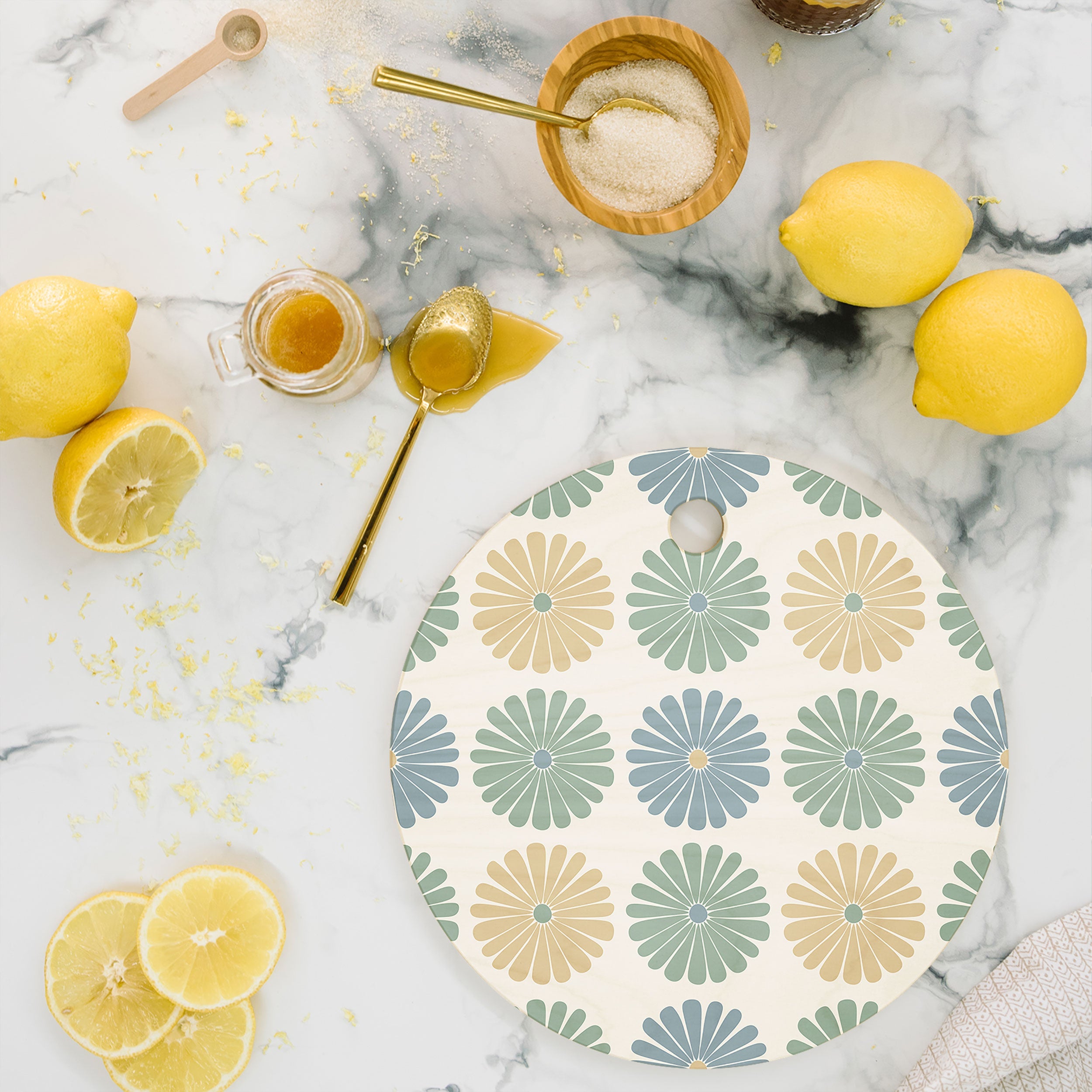 Colour Poems Daisy Pattern Multicolor I Cutting Board Round