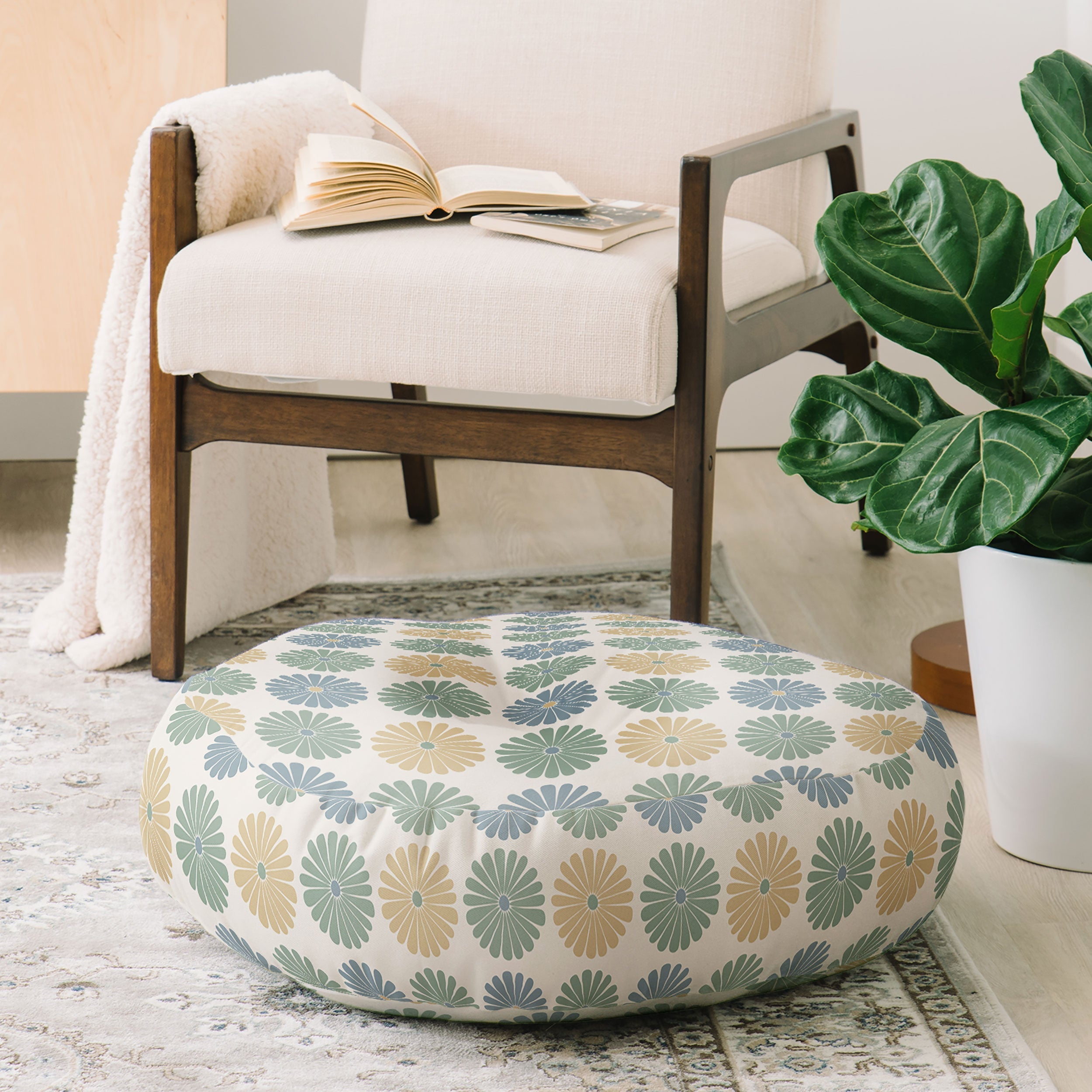 Colour Poems Daisy Pattern Multicolor I Floor Pillow Round