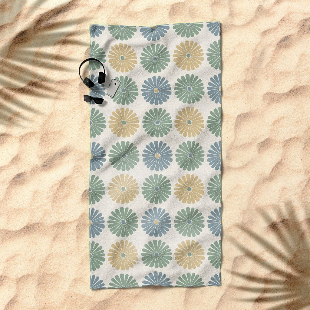 Colour Poems Daisy Pattern Multicolor I Beach Towel