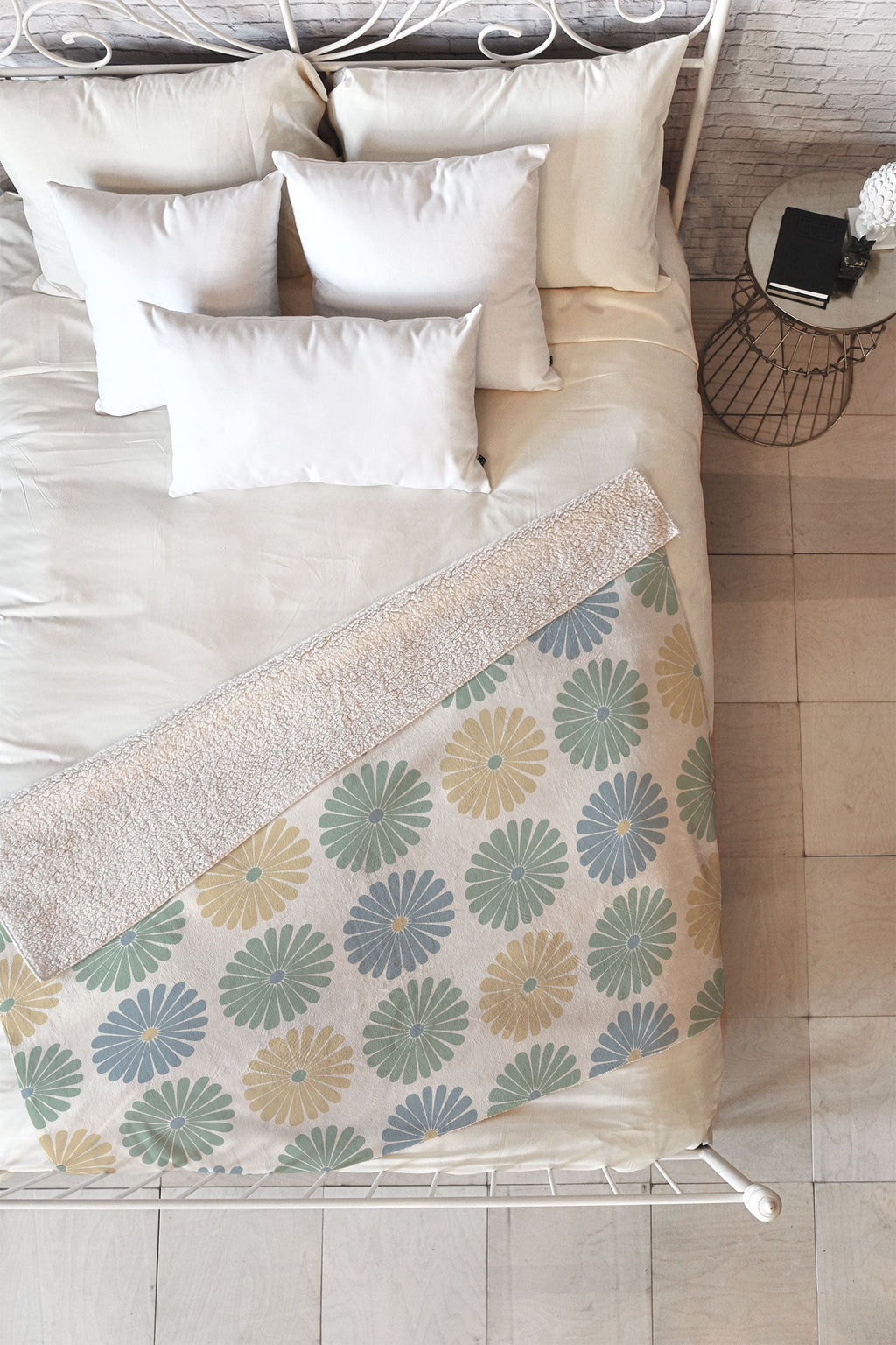 Colour Poems Daisy Pattern Multicolor I Fleece Throw Blanket