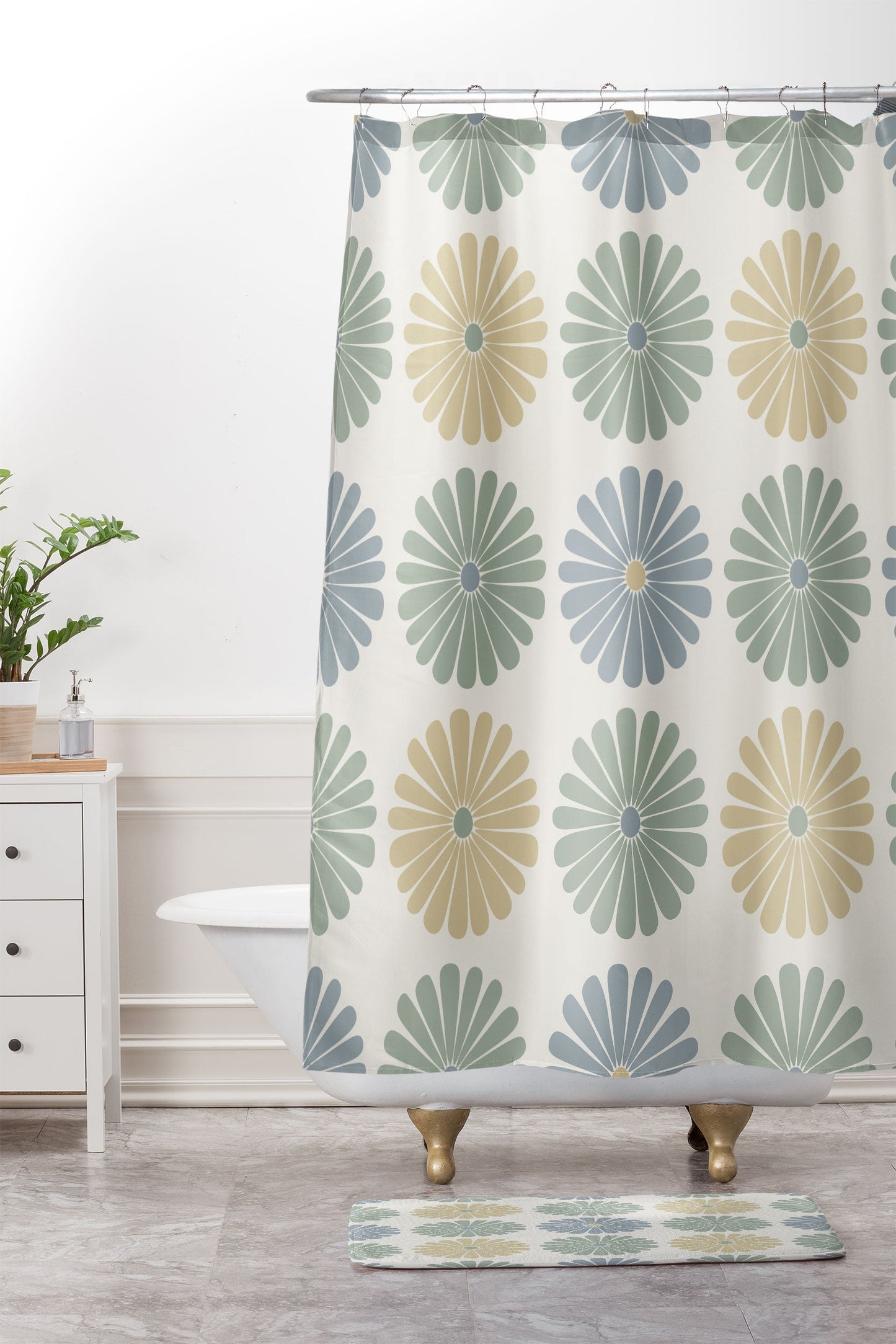 Colour Poems Daisy Pattern Multicolor I Shower Curtain And Mat