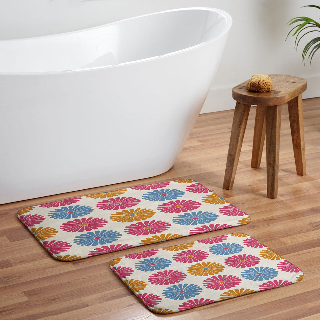 Colour Poems Daisy Pattern Multicolor II Memory Foam Bath Mat