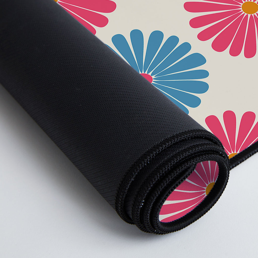Colour Poems Daisy Pattern Multicolor II Desk Mat
