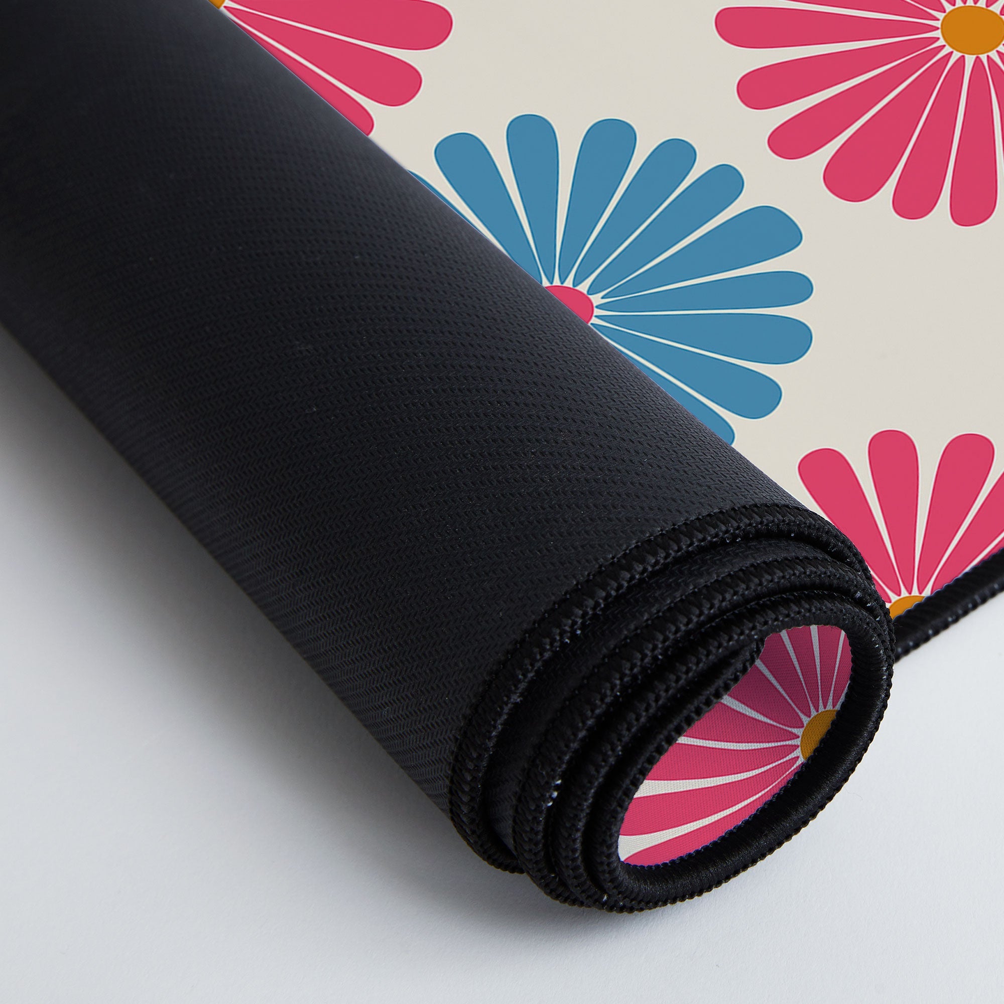 Colour Poems Daisy Pattern Multicolor II Desk Mat
