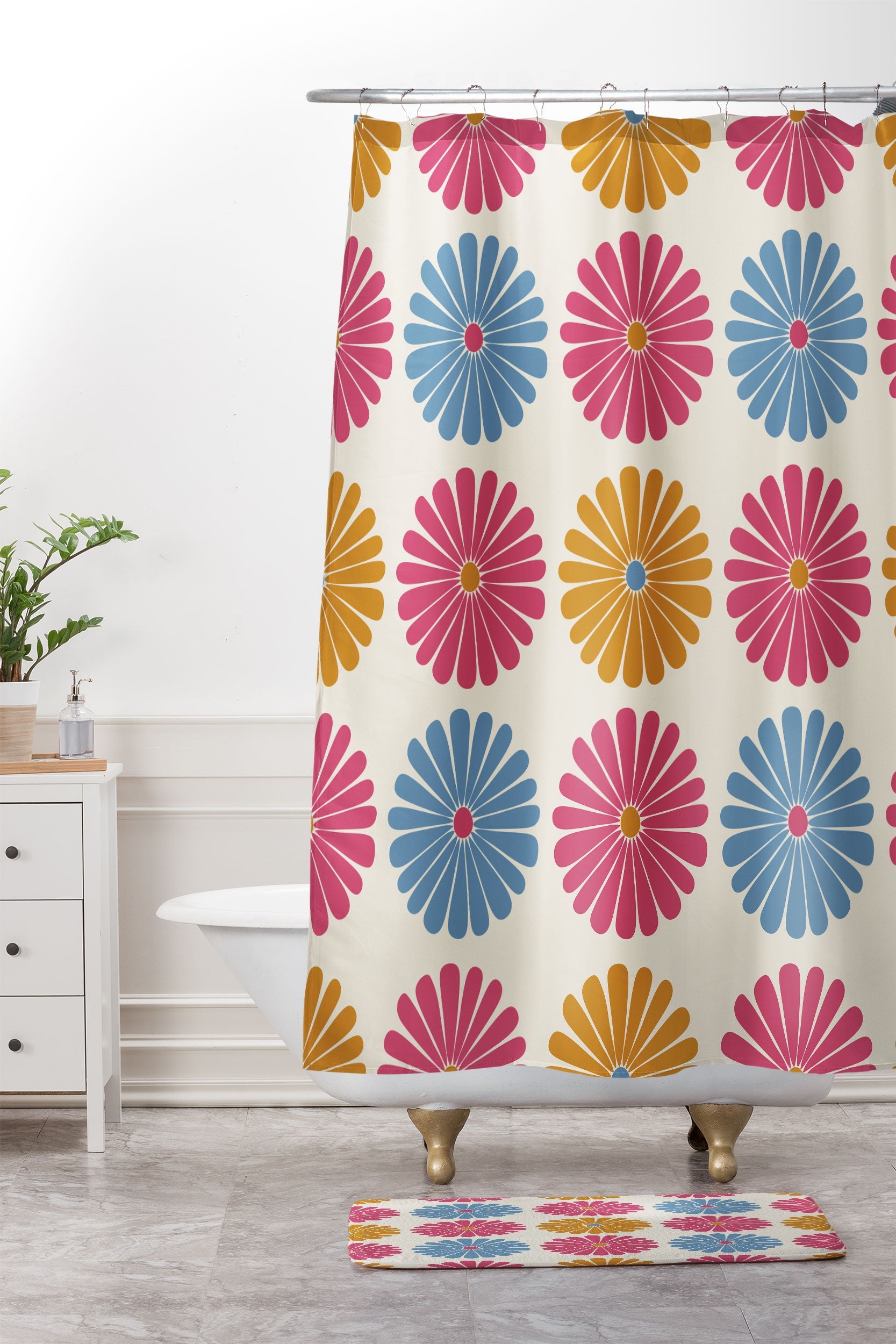 Colour Poems Daisy Pattern Multicolor II Memory Foam Bath Mat