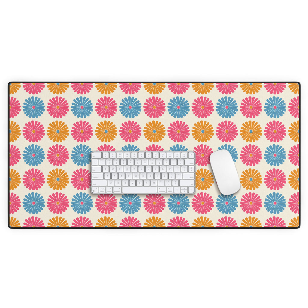Colour Poems Daisy Pattern Multicolor II Desk Mat