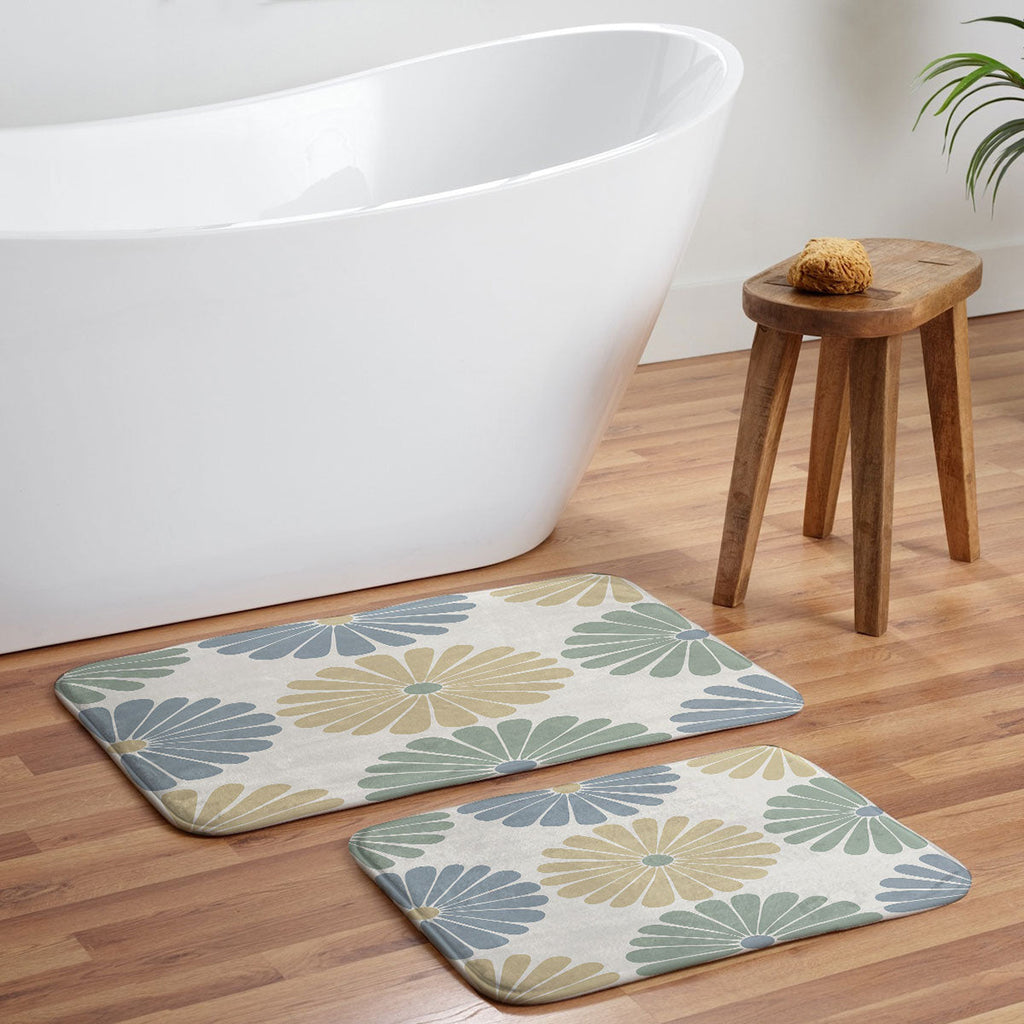 Colour Poems Retro Daisy Multicolor I Memory Foam Bath Mat