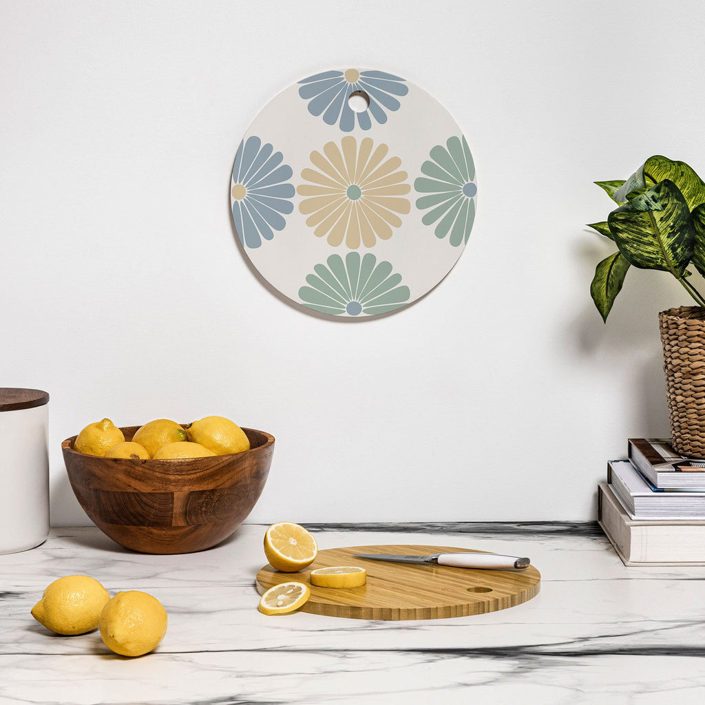 Colour Poems Retro Daisy Multicolor I Cutting Board Round