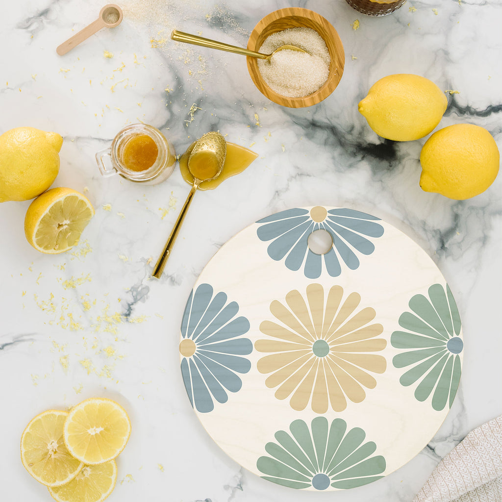 Colour Poems Retro Daisy Multicolor I Cutting Board Round