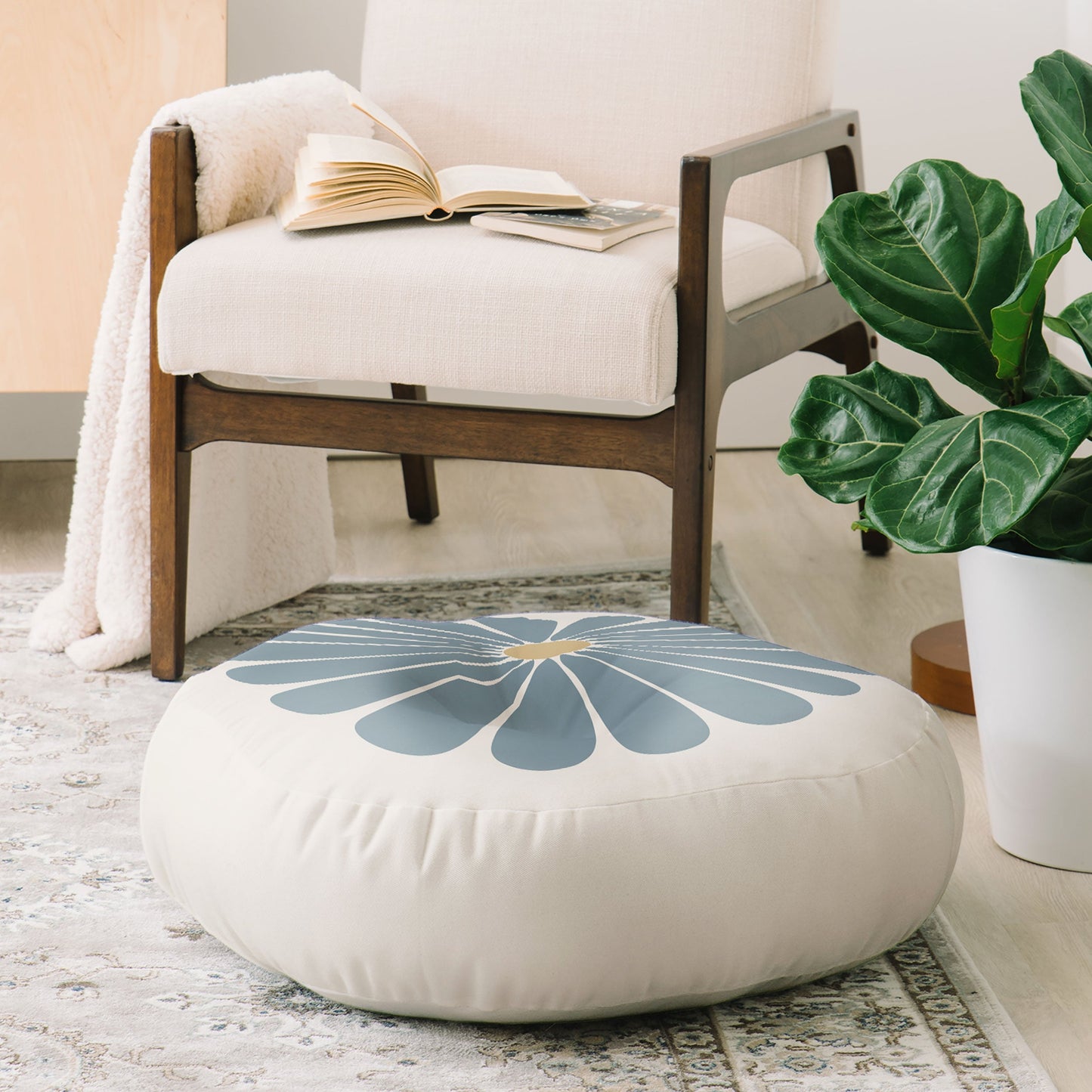 Colour Poems Retro Daisy Multicolor I Floor Pillow Round