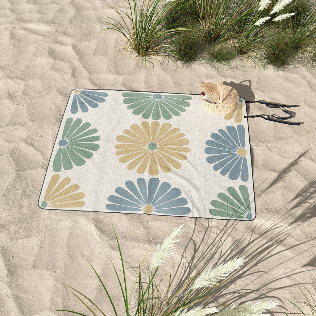 Colour Poems Retro Daisy Multicolor I Picnic Blanket