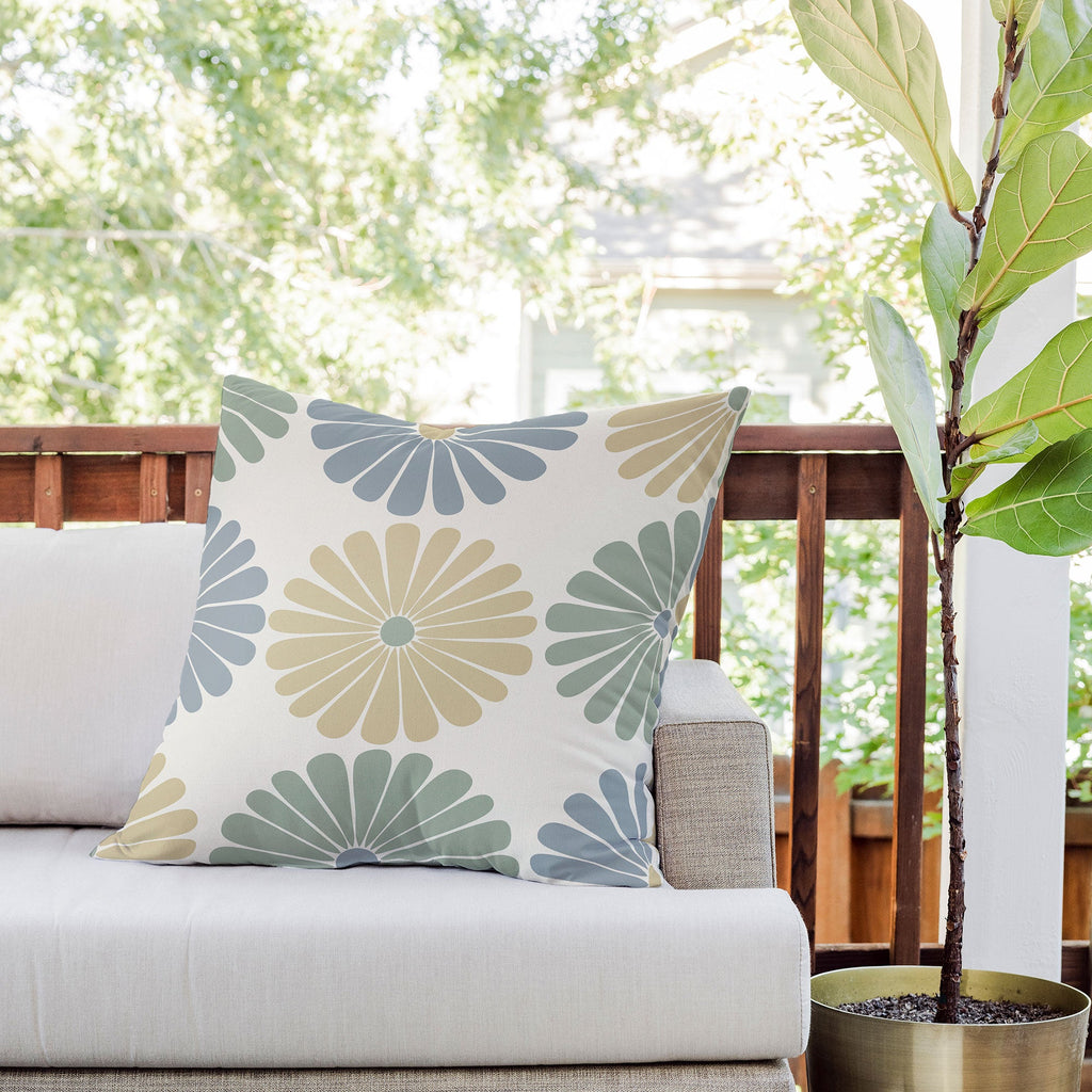 Colour Poems Retro Daisy Multicolor I Outdoor Throw Pillow