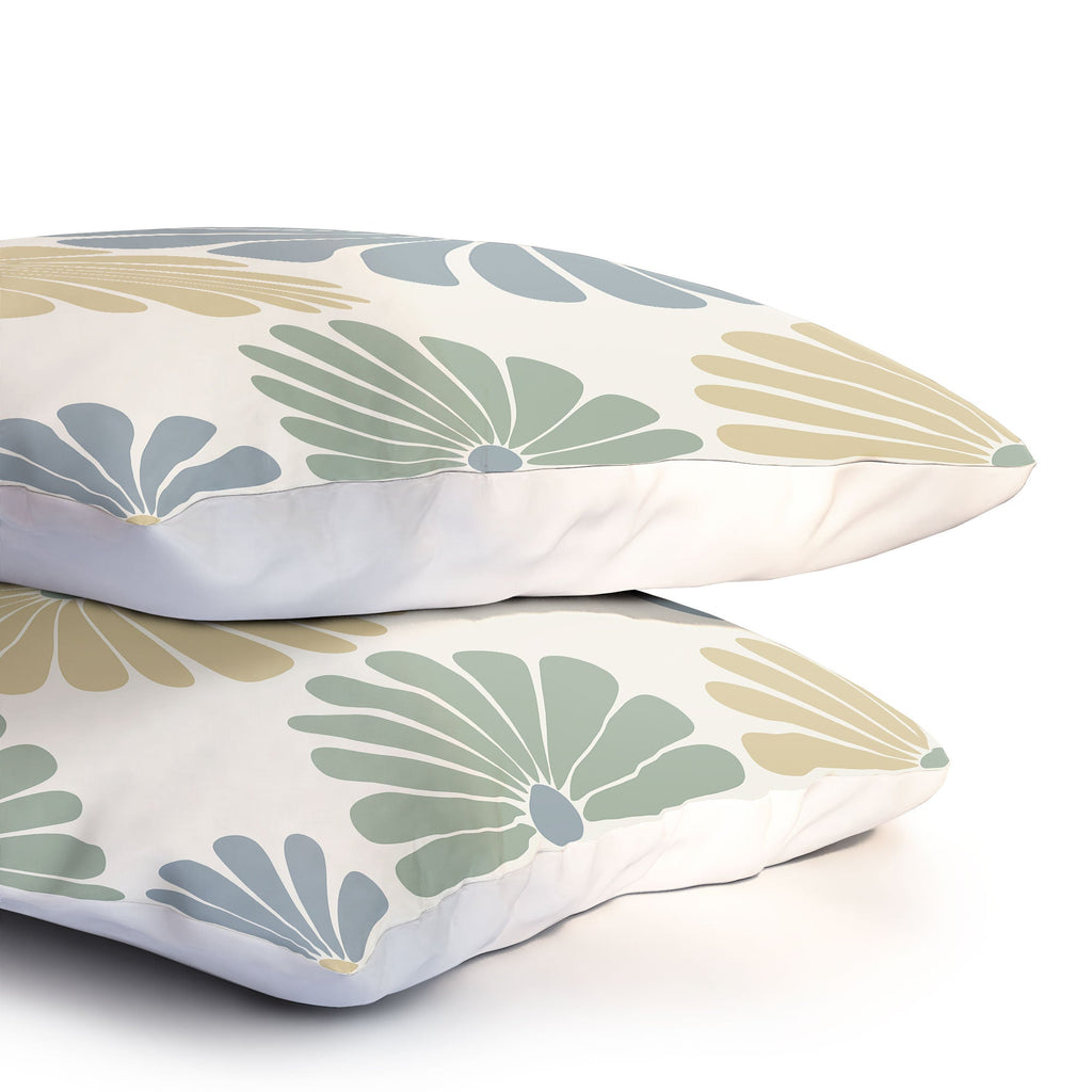 Colour Poems Retro Daisy Multicolor I Pillow Shams