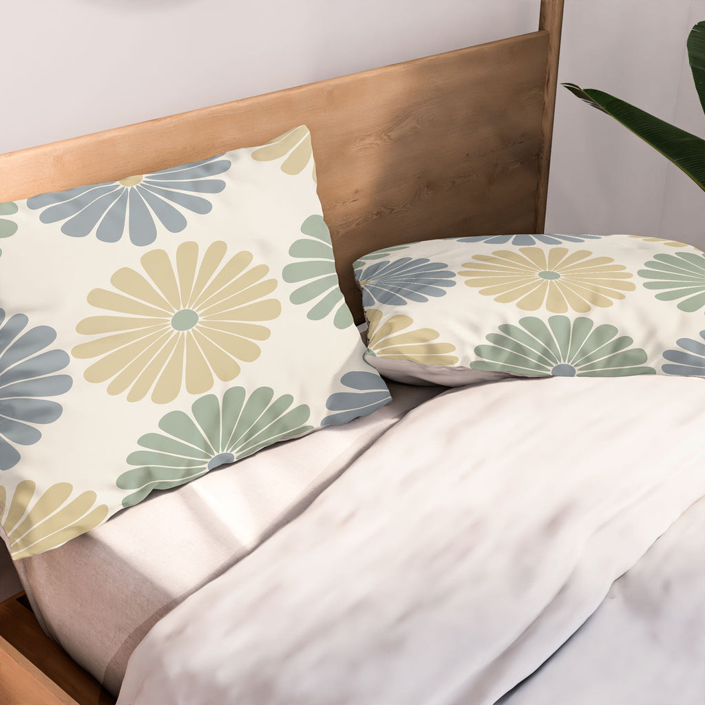 Colour Poems Retro Daisy Multicolor I Pillow Shams