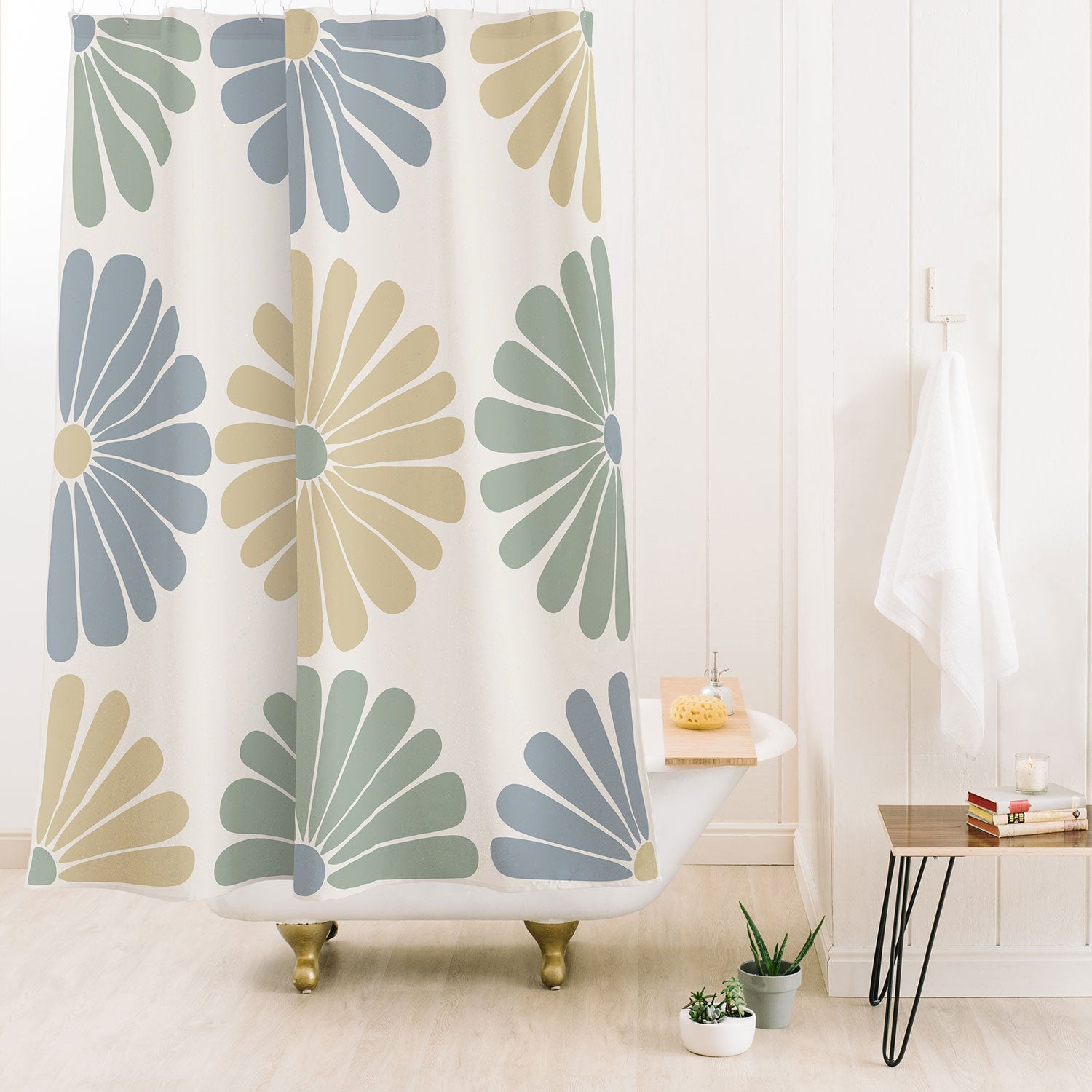 Colour Poems Retro Daisy Multicolor I Shower Curtain