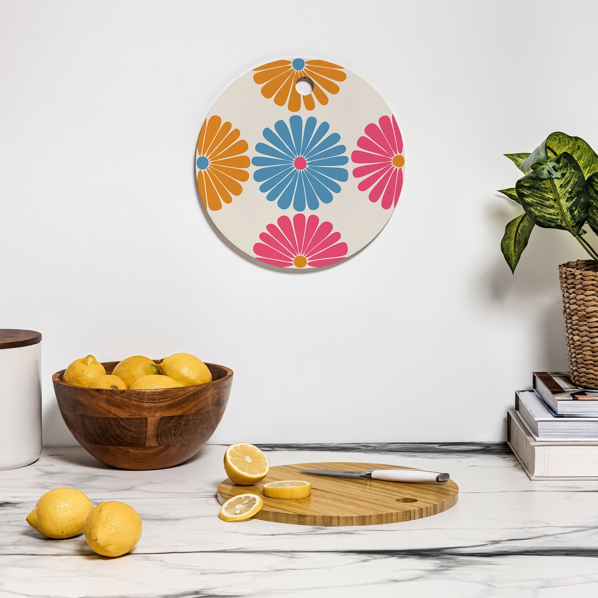 Colour Poems Retro Daisy Multicolor II Cutting Board Round