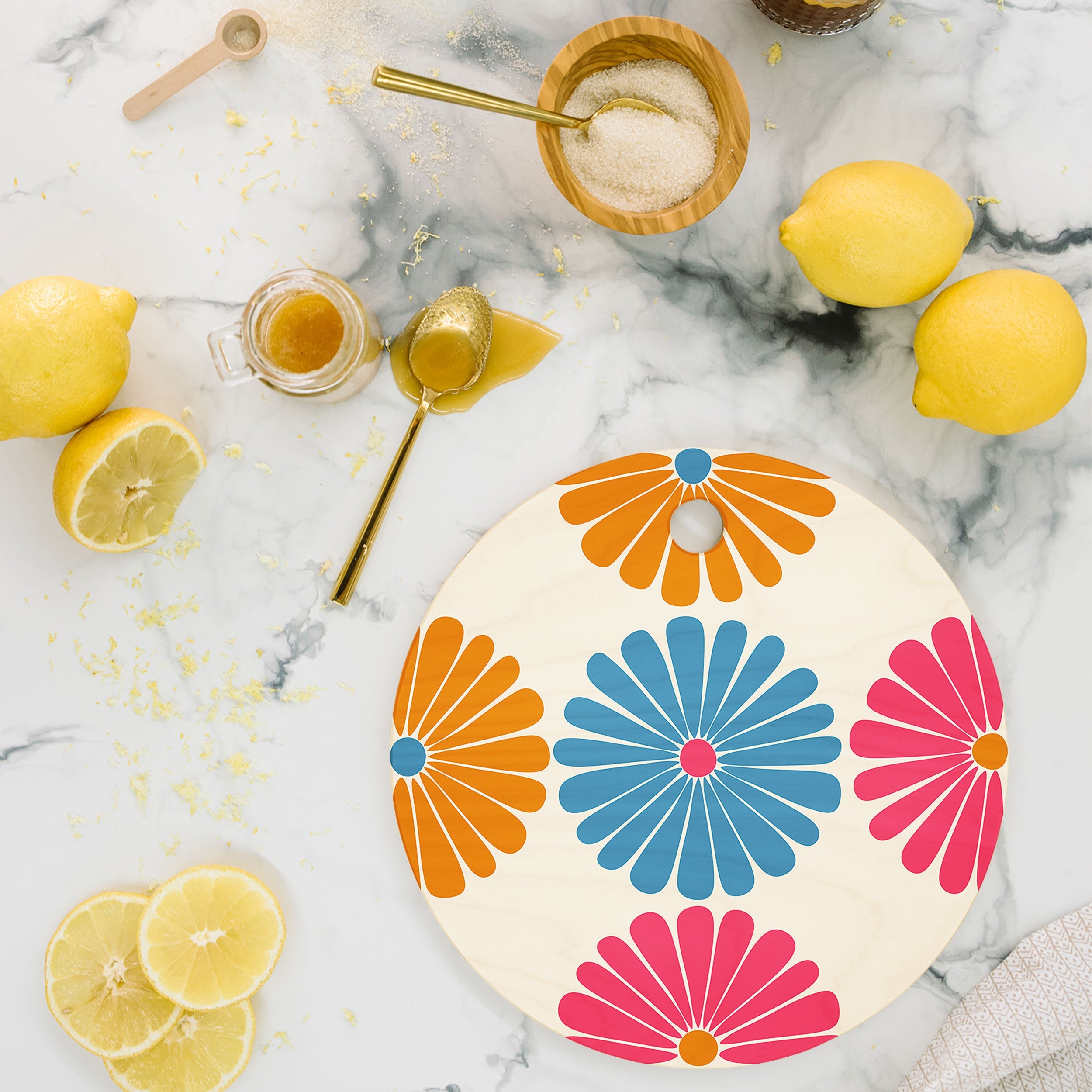 Colour Poems Retro Daisy Multicolor II Cutting Board Round