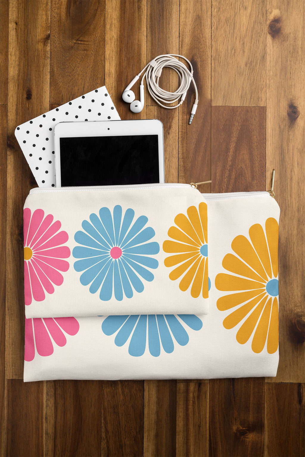 Colour Poems Retro Daisy Multicolor II Pouch