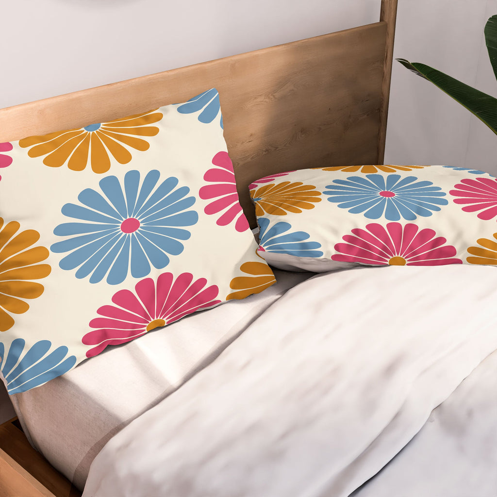 Colour Poems Retro Daisy Multicolor II Pillow Shams