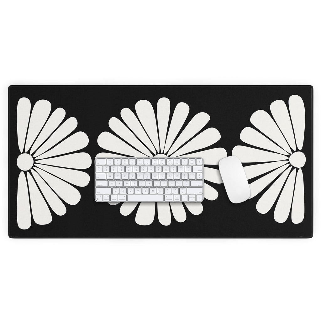 Colour Poems Retro Daisy II Desk Mat