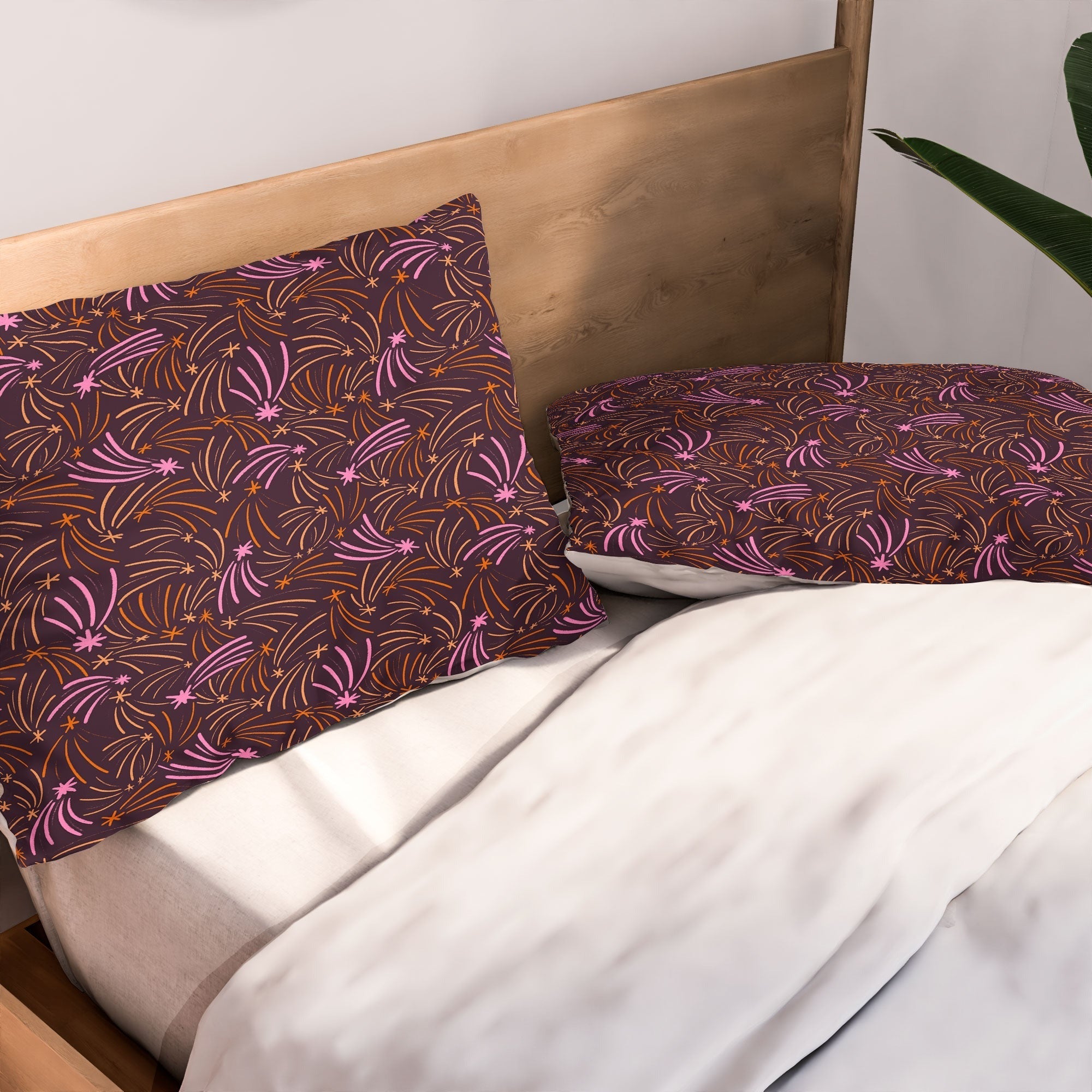 Little Om Pattern Shooting Stars plum Pillow Shams