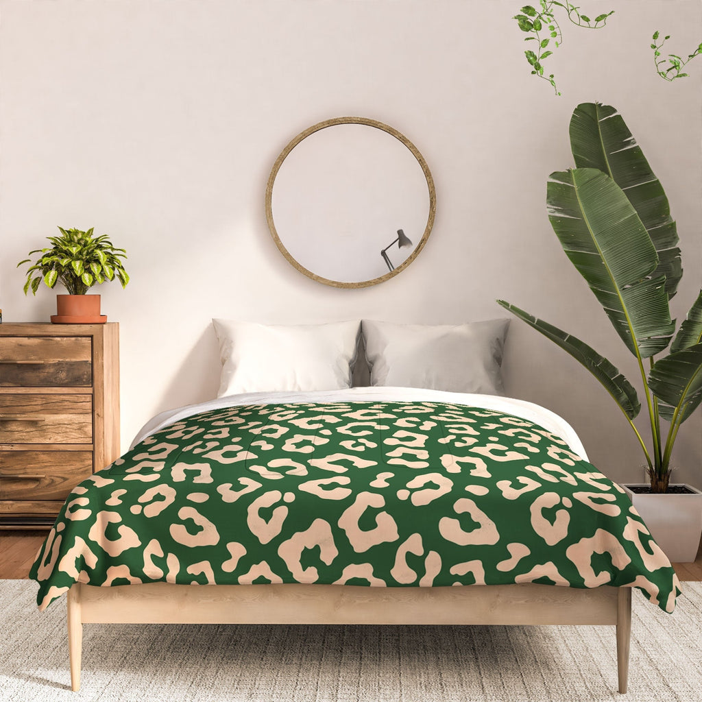 Avenie BR Cheetah Print In Green Comforter