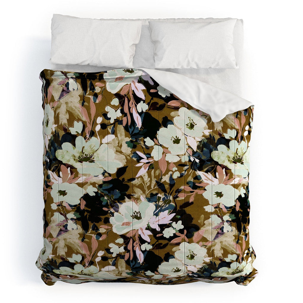Marta Barragan Camarasa Romantic Floral Fusion Comforter