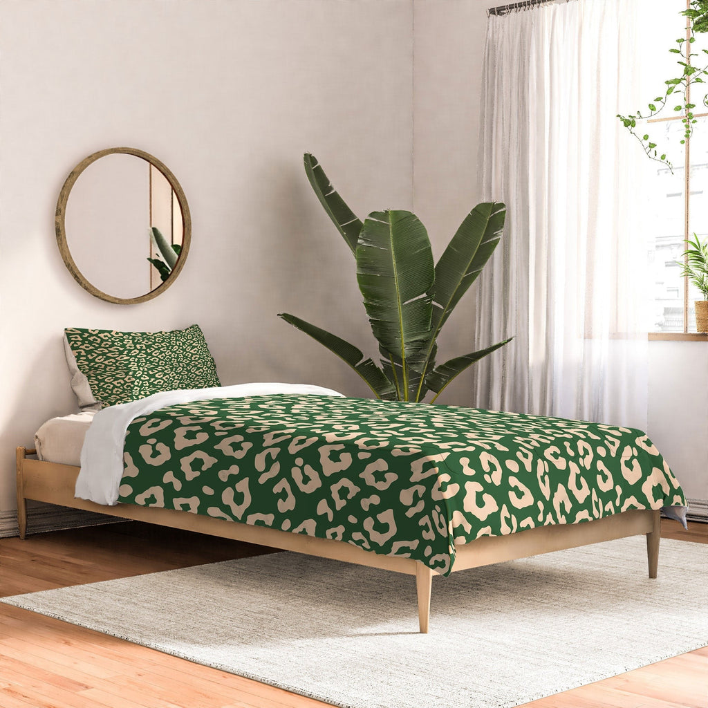 Avenie BR Cheetah Print In Green Comforter