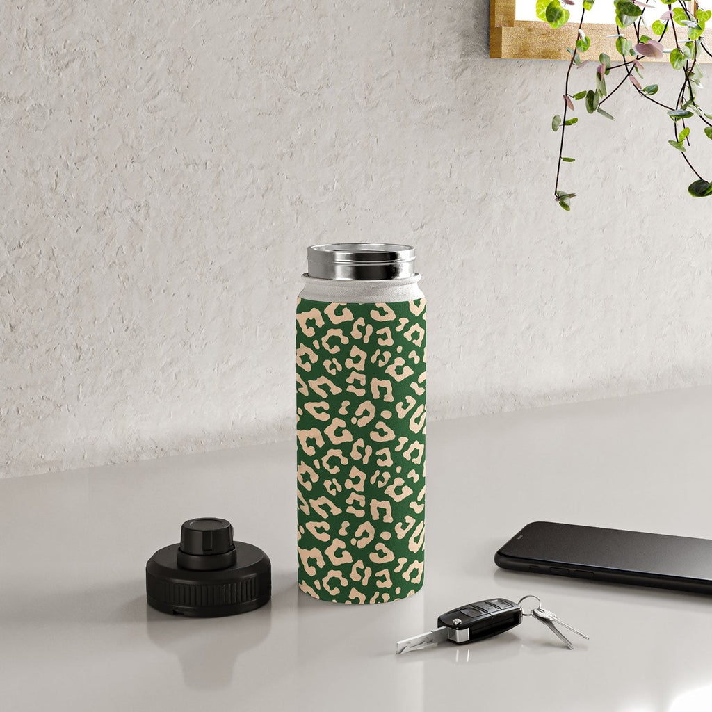 Avenie BR Cheetah Print In Green Water Bottle