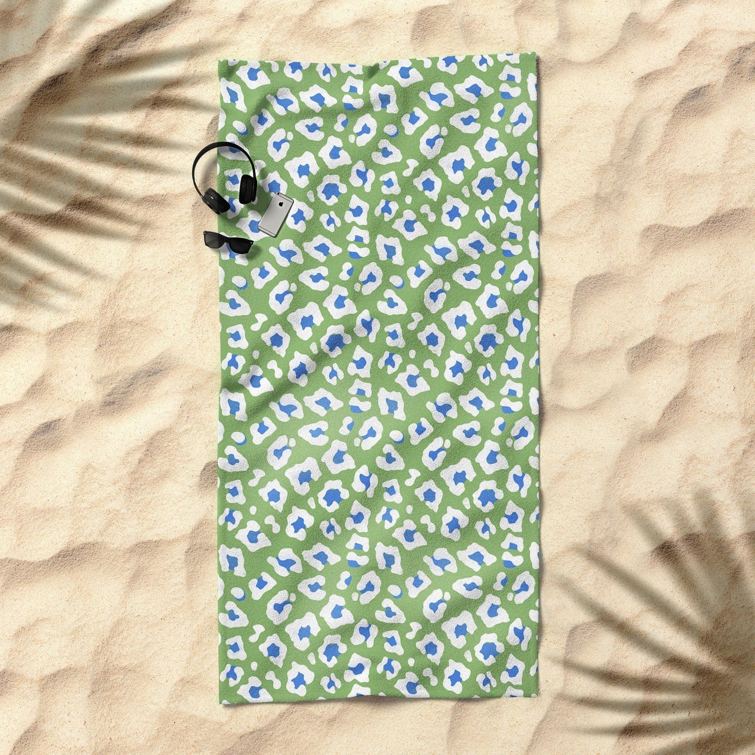 Avenie BR Cheetah Print Beach Towel